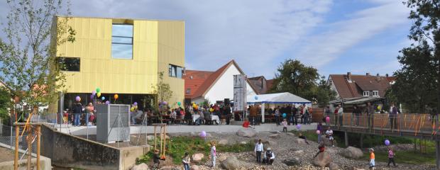 Neue Ortsmitte mit Bücherei und Bürgerhaus in Litzendorf 
