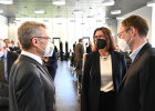 Der scheidende Amtschef Helmut Schütz im Gespräch mit den ehemaligen Bau- und Verkehrsministern Ilse Aigner und Dr. Hans Reichhart.