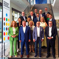 Gruppenfoto mit den Teilnehmerinnen und Teilnehmern der Sonder-Verkehrsministerkonferenz in München