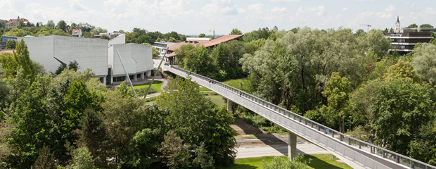Jubiläumsbrücke auf dem Campusgelände der Technischen Universität München in Freising - Weihenstephan